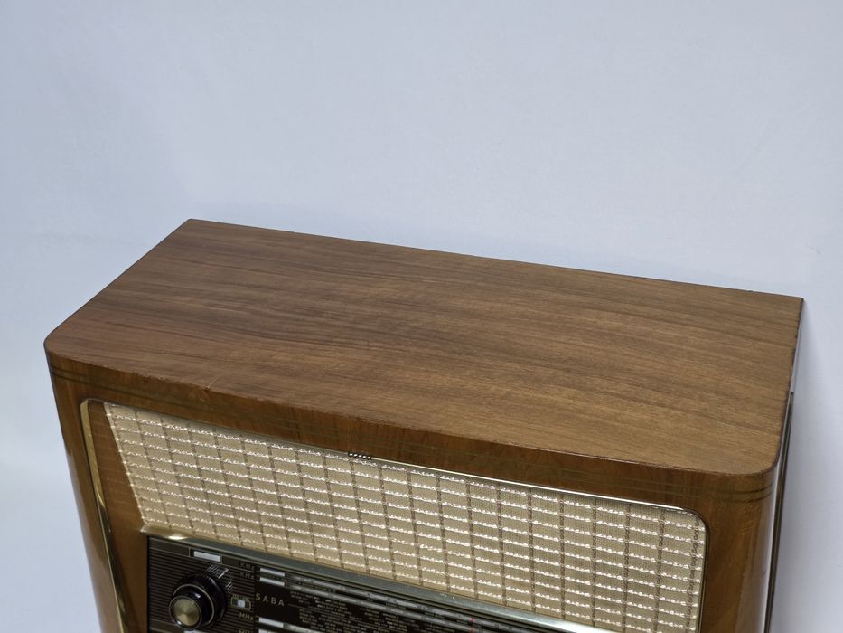 Rádio antigo reparado SABA