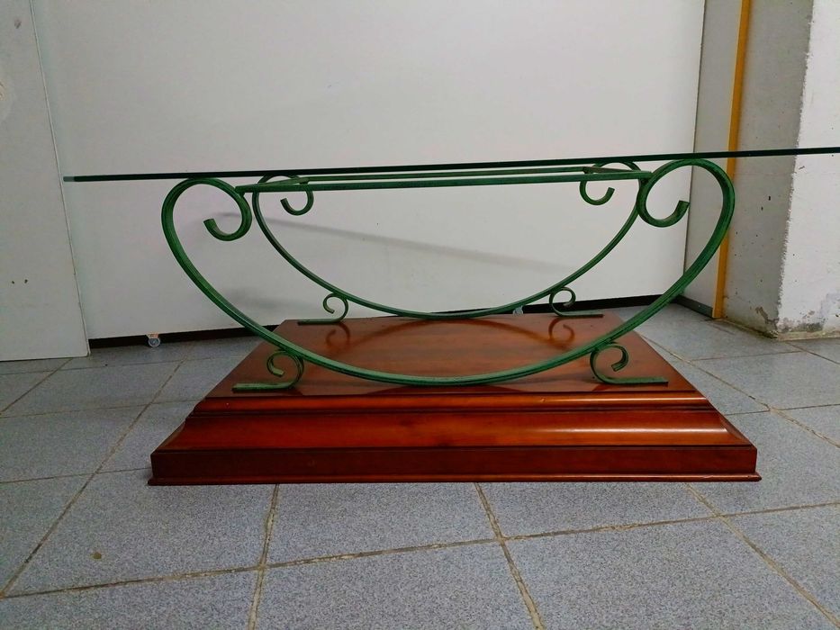 Mesa de Sala de Estar de Cerejeira e Ferro com Vidro