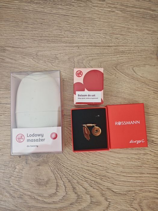 Zestaw rossman charmsy, lodowy masażer do twarzy i balsam do ust