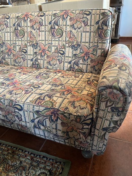Sofa de 3 lugares estofado tecido