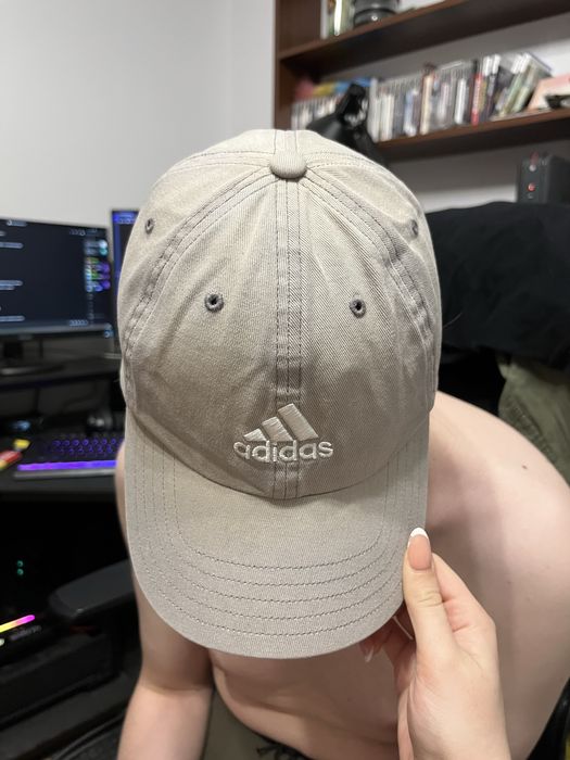 Adidas czapka z daszkiem szara