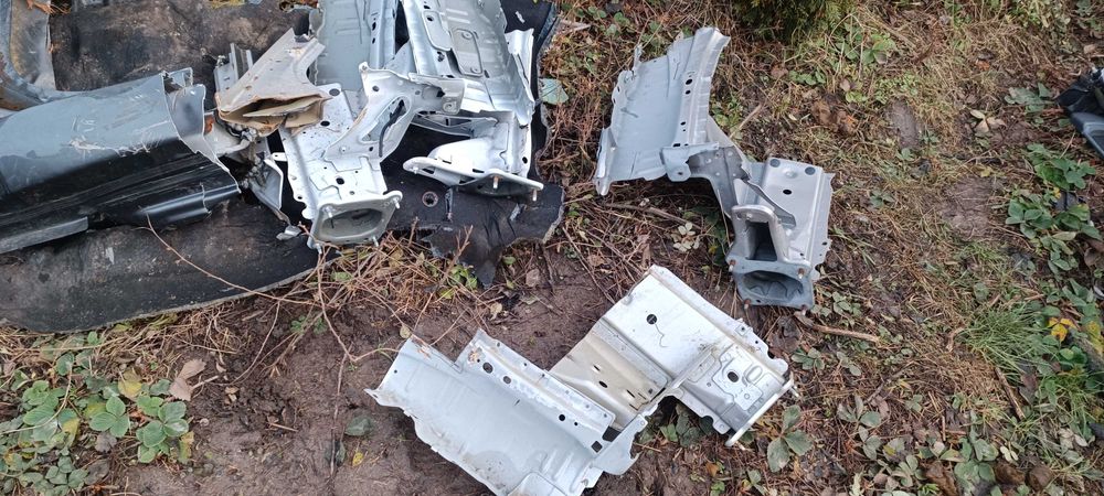 четверть панель поріг кузов lincoln mkc EJ7Z-7827840-A 	EJ7Z-7827841-A