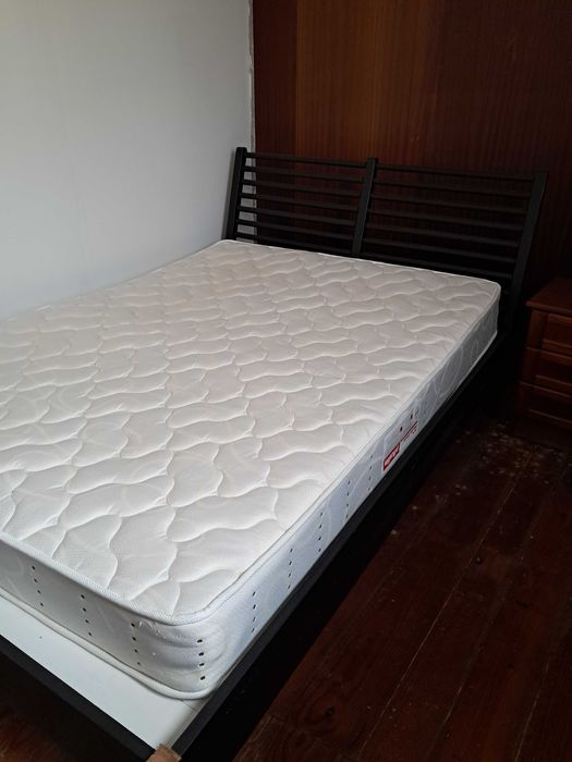 Cama de casal com colchao, na praia do Furadouro