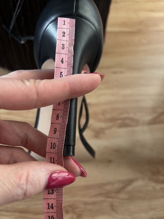 Sandałki na obcasie deezee