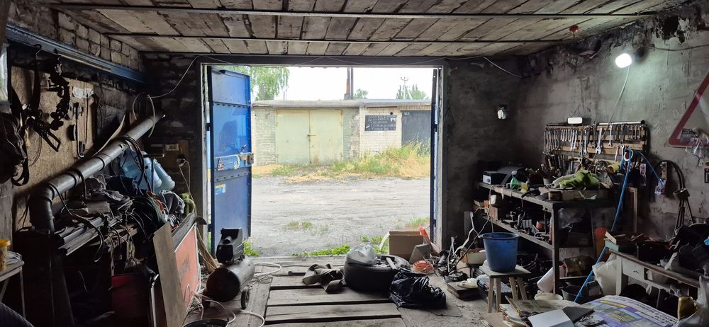 Продам гараж за недостроенной поликлиникой.