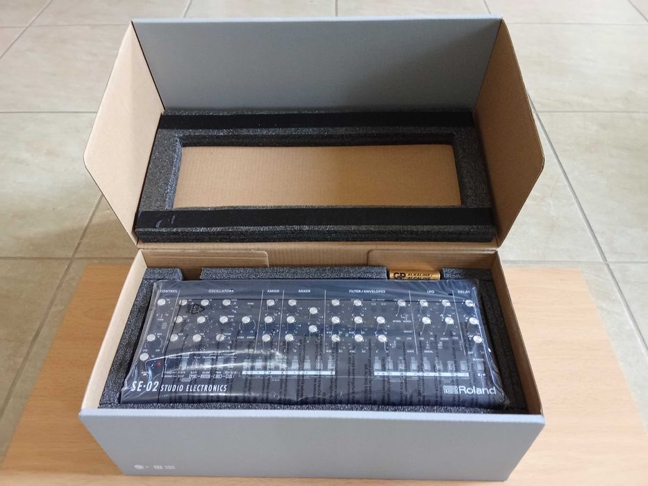 Sintetizador Roland SE-02 (Novo)