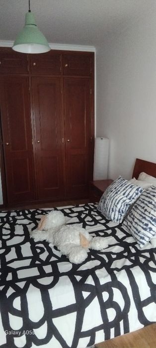 Alugo quarto  na ericeira