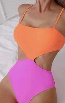 Яркий купальник монокини