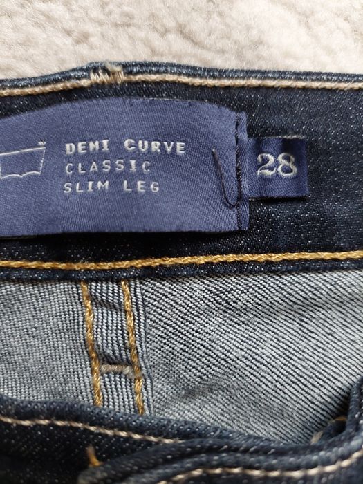Jeansy Levi Strauss 28 demi curve