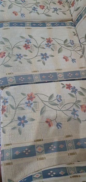 Sofás (1 de 3 lugares e 2 individuais)