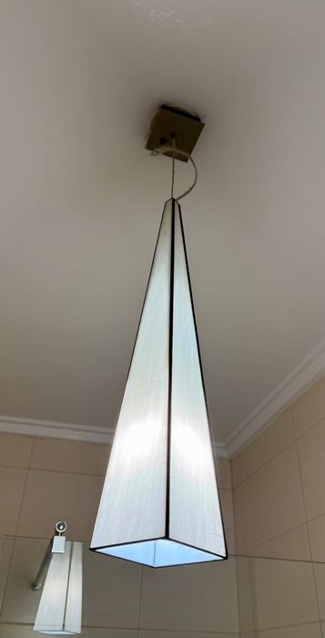 Candeeiro de Teto Suspenso – Design Moderno e Elegante