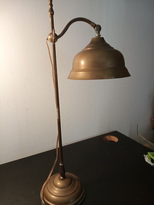 Candeeiro de mesa antigo em bronze ou latão - Vintage	Art deco*