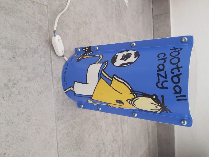 Candeeiro de mesa com tema de futebol, azul e transparente, infantil