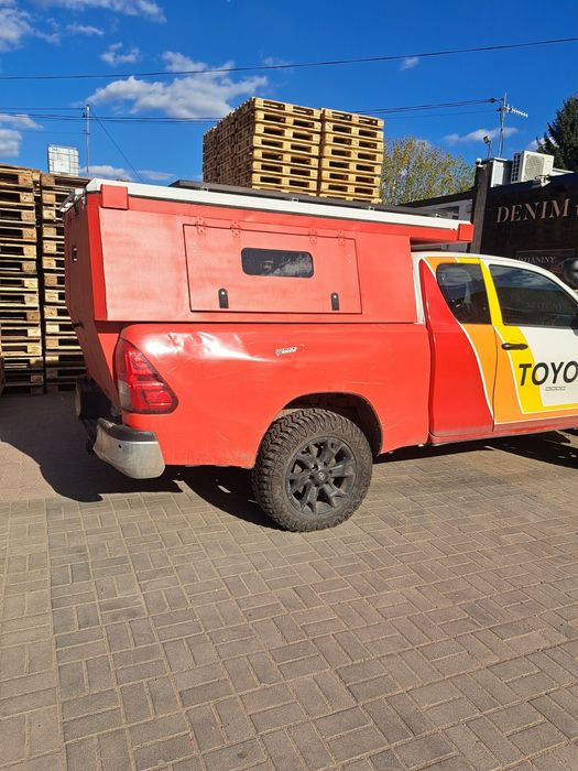 Zabudowa camperowa na pick up.