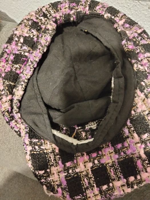 Boné dos e preto e 2. Boinas de lã