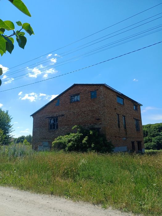 Продається будинок біля лісу