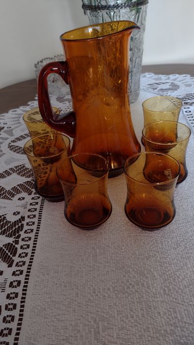 Sprzedam komplet dzbanek + 6 szklaneczek
