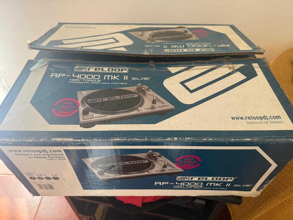 Gira discos Reloop RP-4000 MKII     -     Idade: alguma. Uso: pouco. Está na caixa há anos.