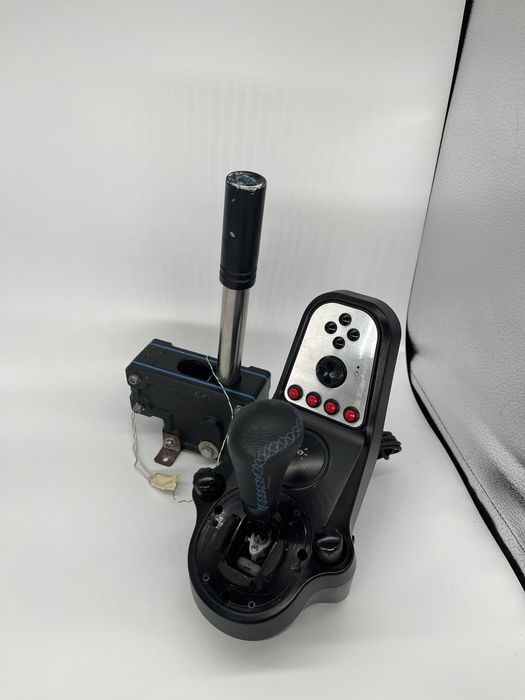 Vendo travão de mão e caixa logitech g27(ler descrição)