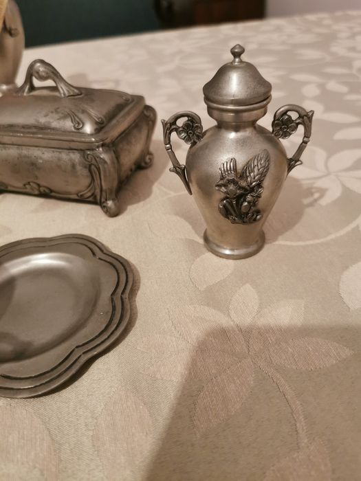 Tin Jars64551834733315123