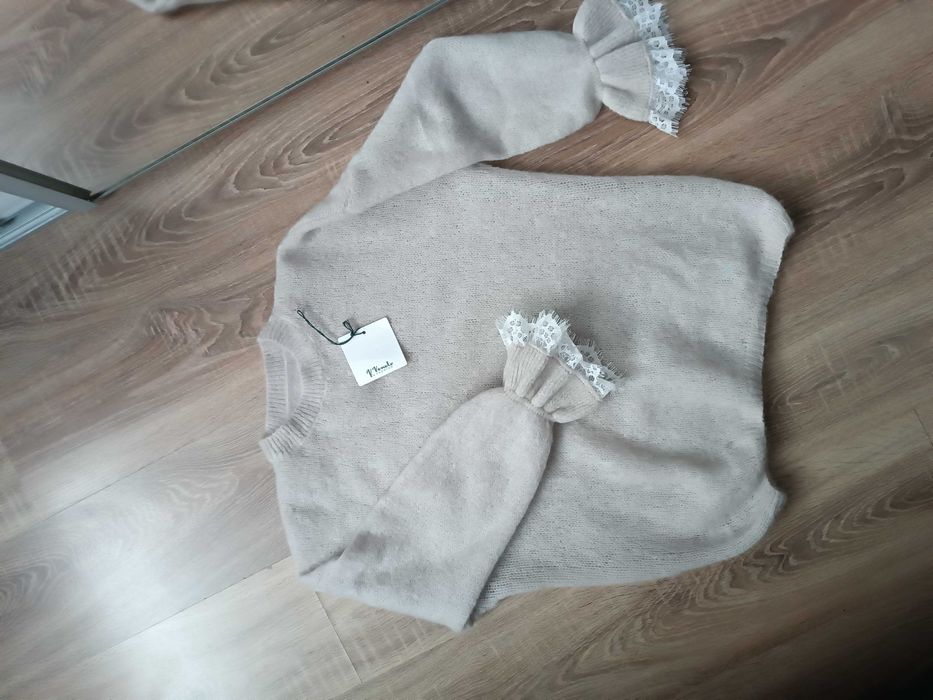 Sweter moher kid wełna rozszerzane rękawy koronka