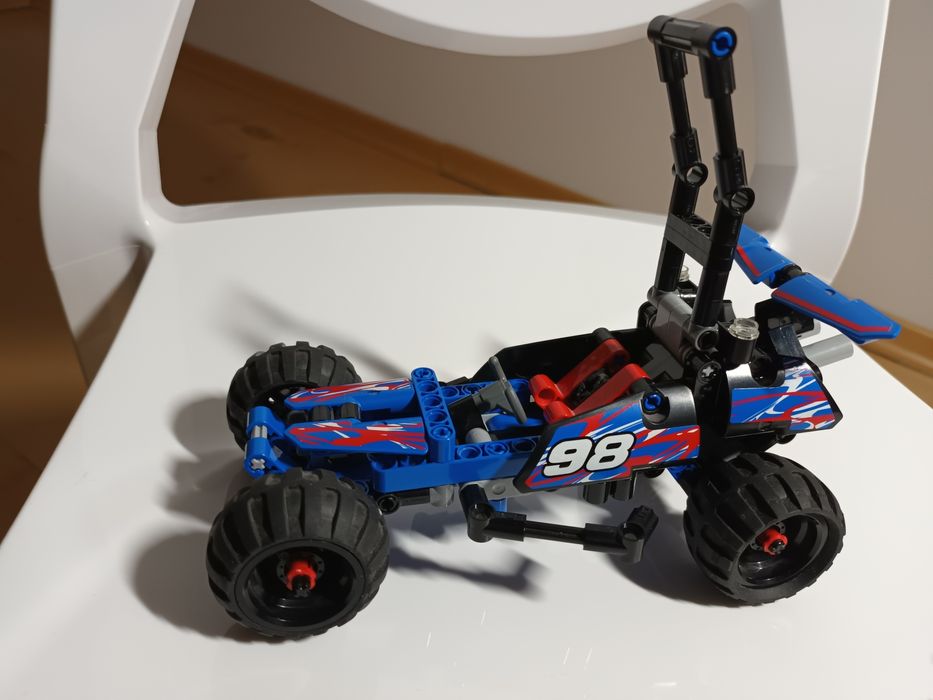 Lego Technic 42010 Samochód off-road racer.