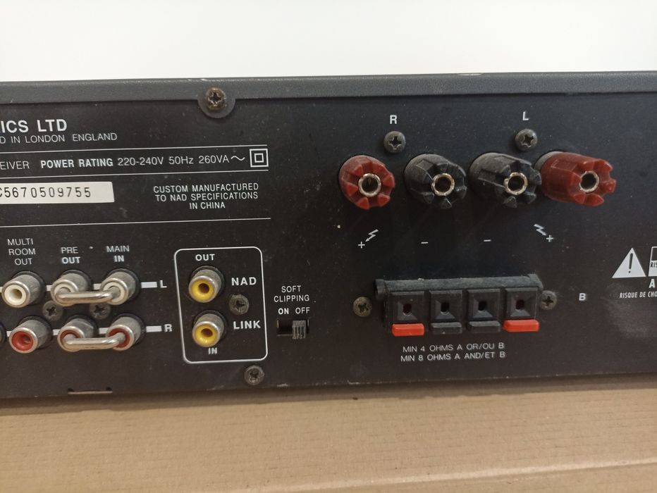 Amplituner NAD 705