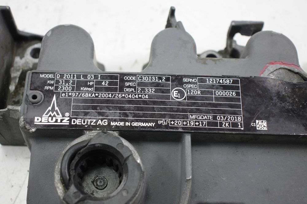 Deutz 2.3 diesel komatsu 2011 pokrywa zaworów głowicy dekiel wlew