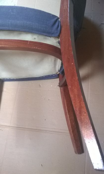 Colecção de 2 Cadeiras Antigas
