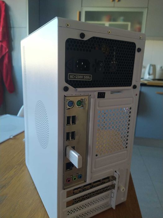 Complete Gaming PC with Xeon, 32GB DDR4, 1TB NVMe SSD, AMD RX 580 8GB + Extras64738939941378123