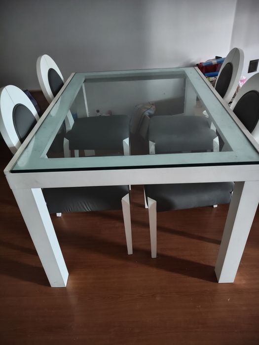 Mesas e cadeiras de jantar