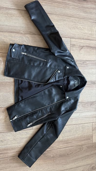 Продам куртку Zara новая!