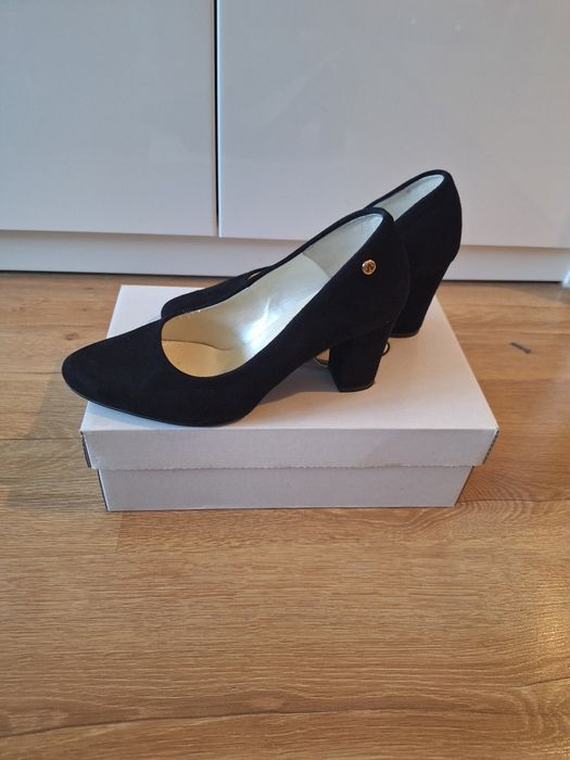 Czółenka czarne na słupku roz.38