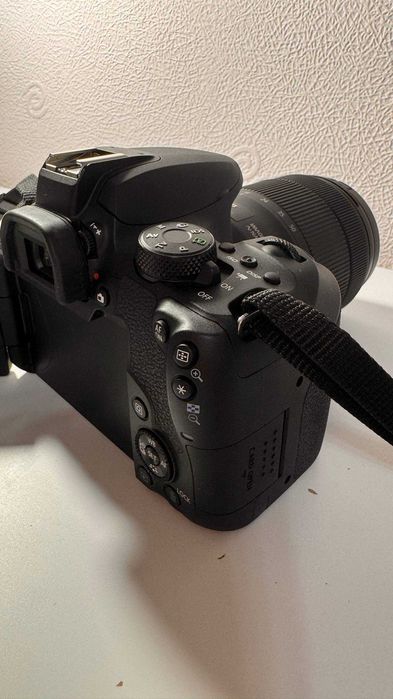 Фотоаппарат Canon EOS 850D Kit 18-135mm IS USM (б/у)