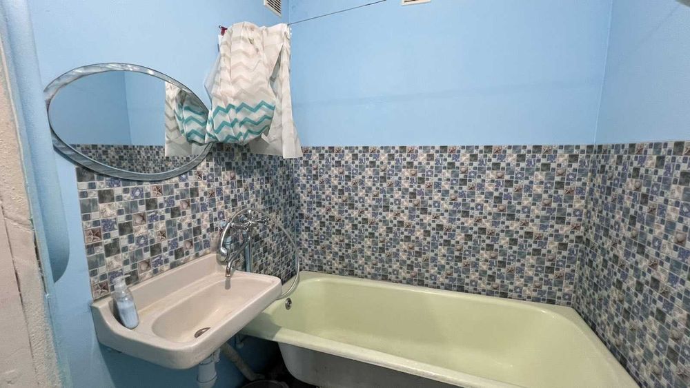 Продам 2к. квартиру 71м2 с большой кухней-студией в г.Черноморске