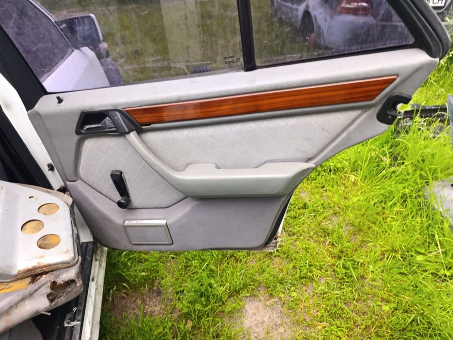 Карти Мерседес 124