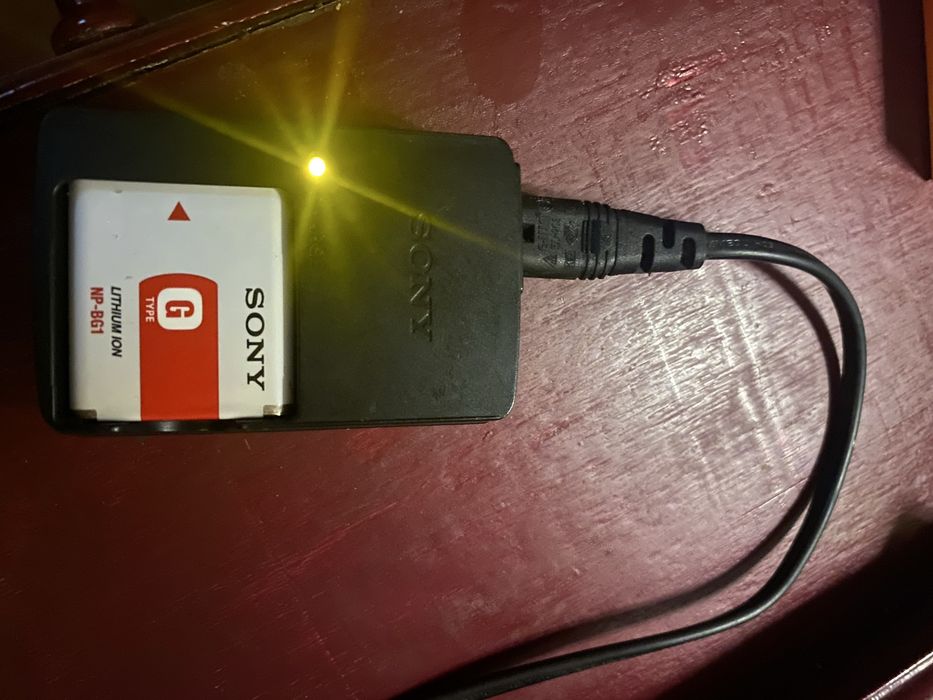Sony Cyber-shot DSC-W210 + Carregador