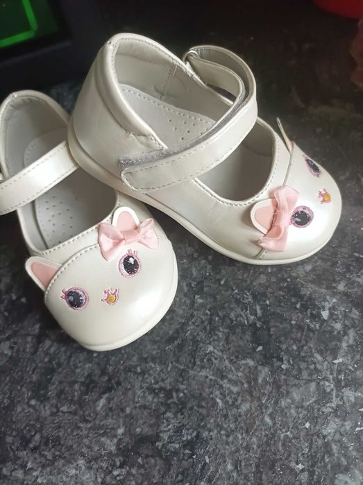 Туфельки для дівчинки