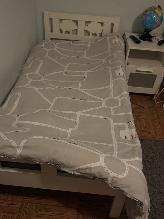 Cama branca do ikea criança
