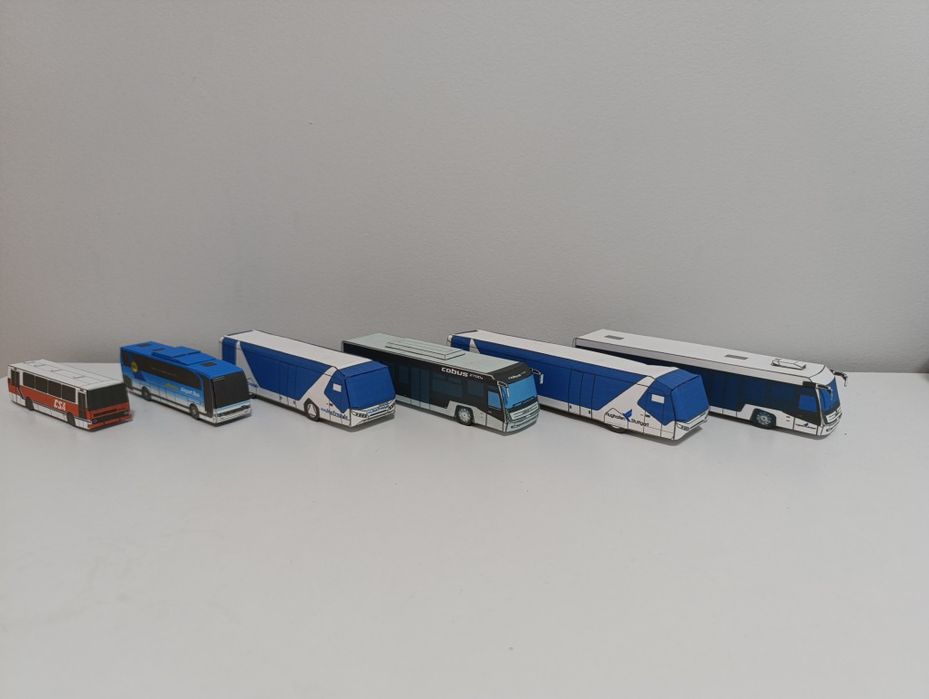 Autobusy na  lotnisku samolot cottbus Kultowe Autobusy model resorak k