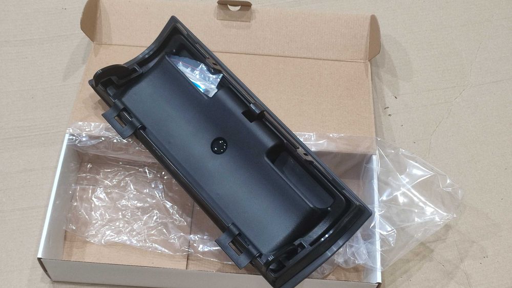 Крышка бардачка Volkswagen Caddy (04+)