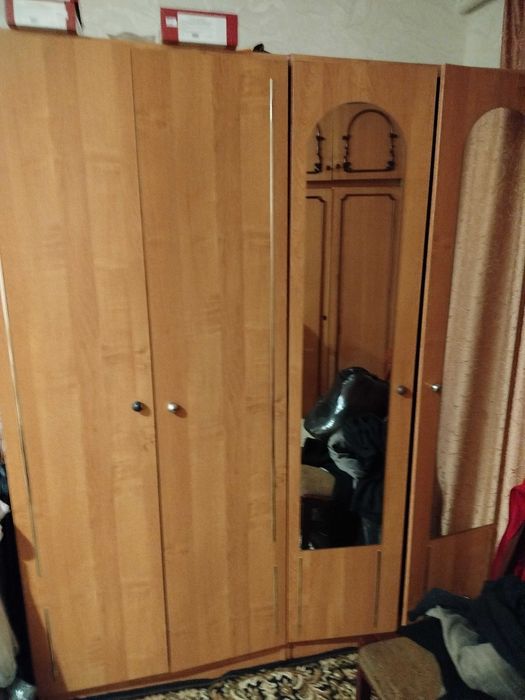 Продам дві шафи  1500 за комплект.