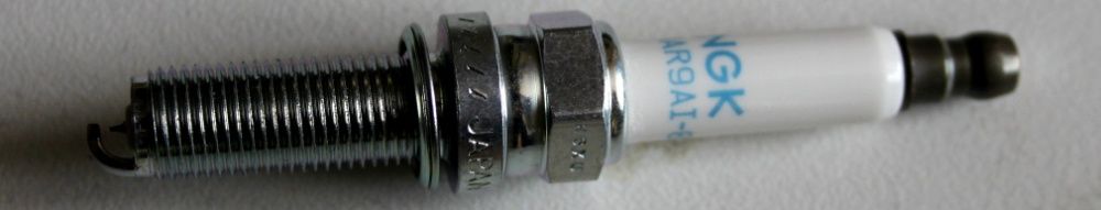 Свечи зажигания NGK 97225 LMAR9AI-8 Laser Iridium Plug новые