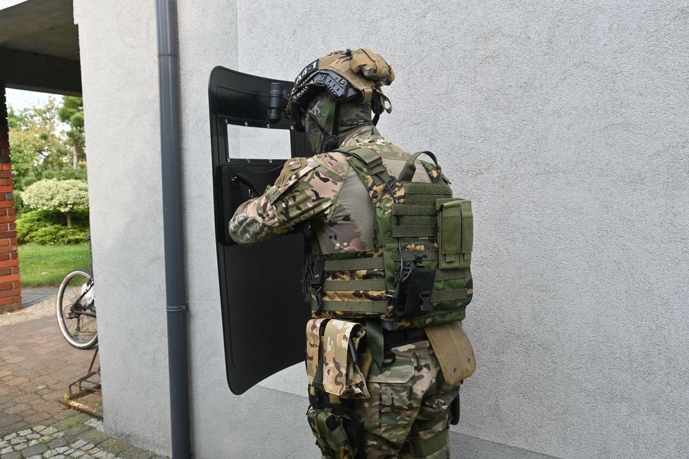 Tarcza szturmowa ASG czarna z uchwytem i szybą