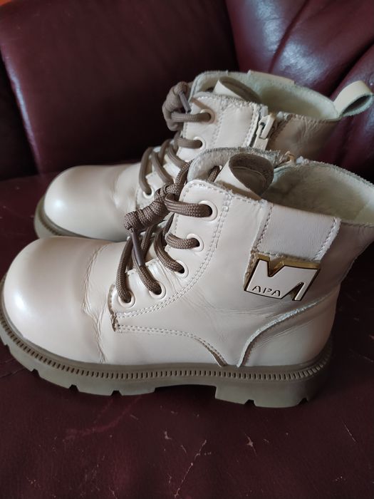 Взуття для дівчинки