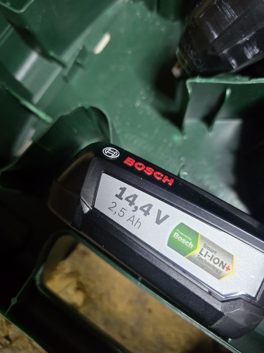 Wkrętarka Bosch z ładowarką I baterią