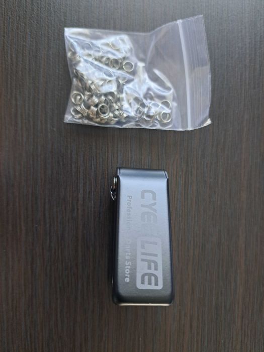 CyeeLife Dziurkacz do darta z 100 sztukami pierścieni