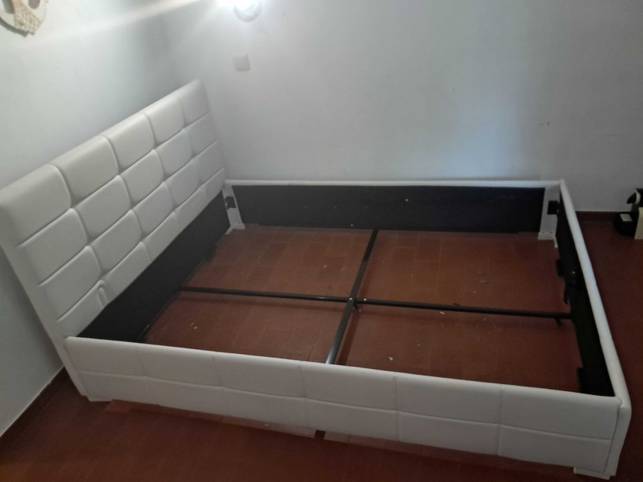 Vende-se cama somnier e colchão em muito bom estado