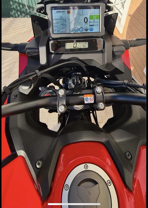Africa Twin 1100 2022 dct como nova