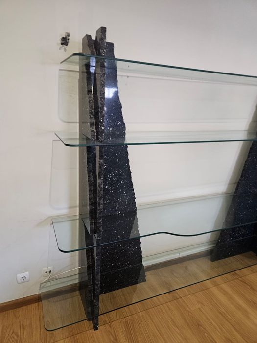 Estante de sala em muito bom estado, em mármore e vidro.    Só aceito pagamento em dinheiro